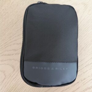 NWT: Briggs & Riley Black Sling Bag